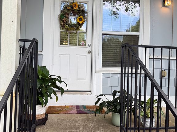 2nd image of 490 Barnett Shoals Rd APT 125