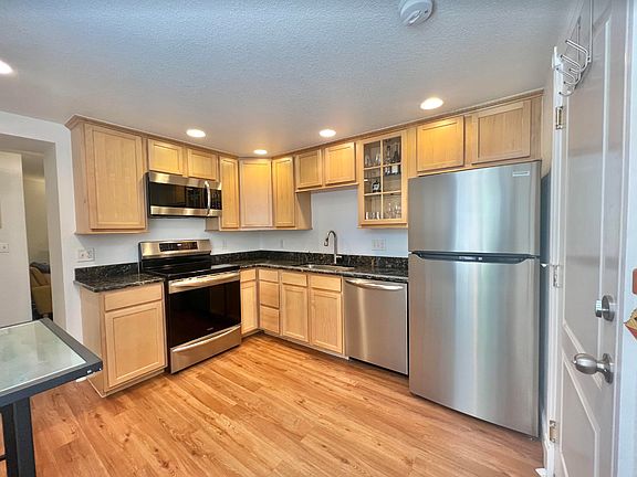 5th image of 322 E Cedar Ave Unit F
