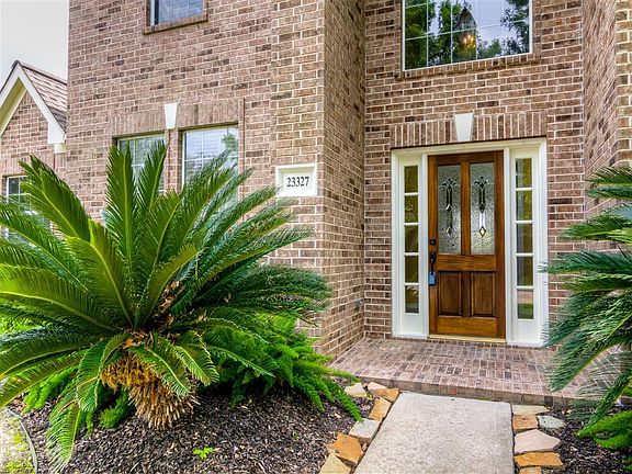 4th image of 23327 Dunhill Ct