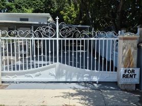 257 W 45th St, Hialeah, FL