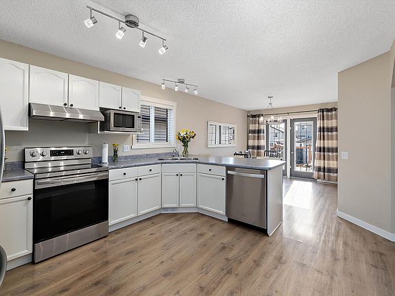 5th image of 3019 33rd Ave NW