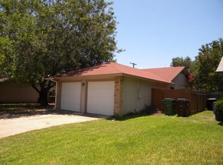 605 E Logan St, Round Rock, TX 78664