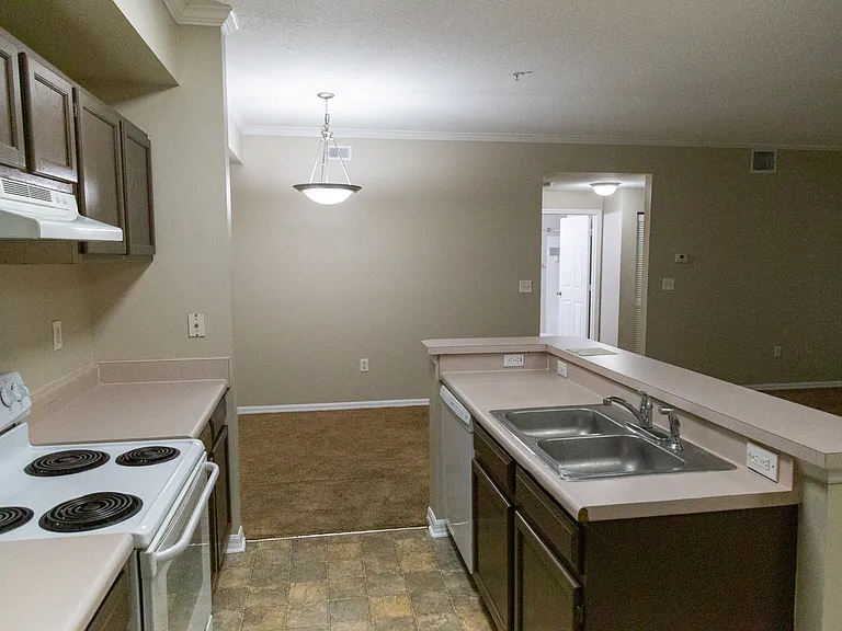 5618 Pinnacle Heights Cir #312 — Photo 2