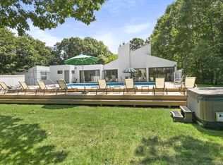 1 Old Fields Ln, East Quogue, NY 11959