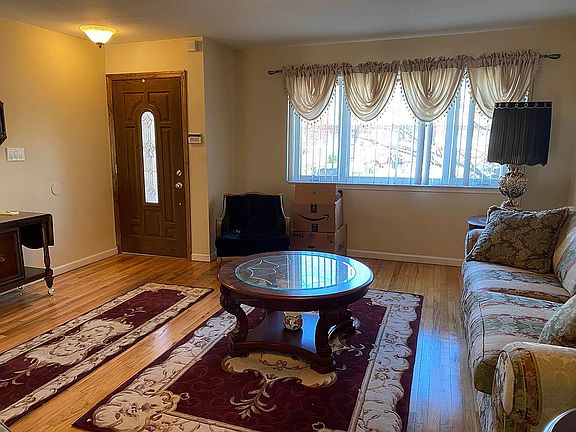 4th image of 36 Abingdon Ct