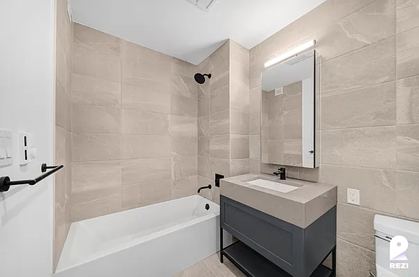 Rented by REZI | media 28