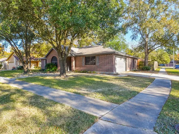 21306 Greenham Dr, Spring, TX 77388