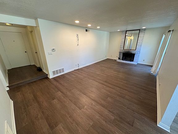 5th image of 702 Skyline Ave