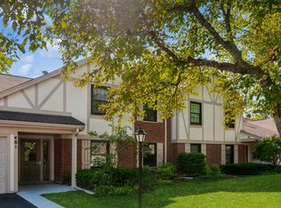481 Thornhill Ln, Wheeling, IL 60090