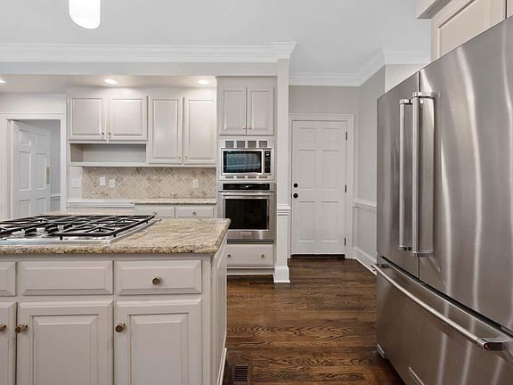 5th image of 1202 Summerville Ln