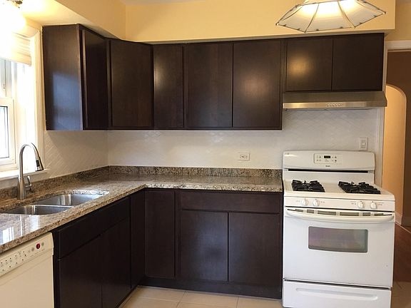 2nd image of 5901 N Merrimac Ave Floor 2