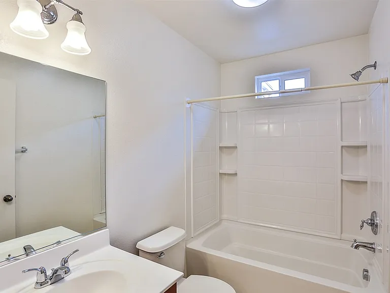 3542 Shoreline Bluff Ln — Photo 4
