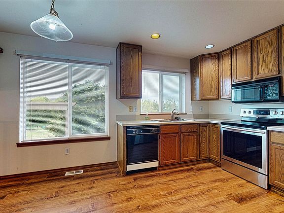 4th image of 5412 67th Street NE