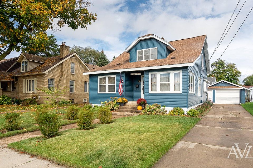 1st image of 1043 Beechwood St NE
