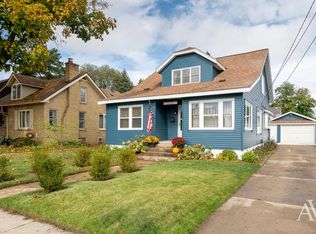 1043 Beechwood St NE, Grand Rapids, MI 49505