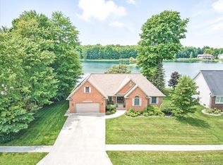 2753 E Lake Dr, Smiths Creek, MI 48074