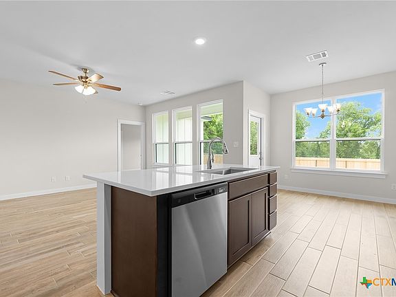 5th image of 1029 Tabernacle St