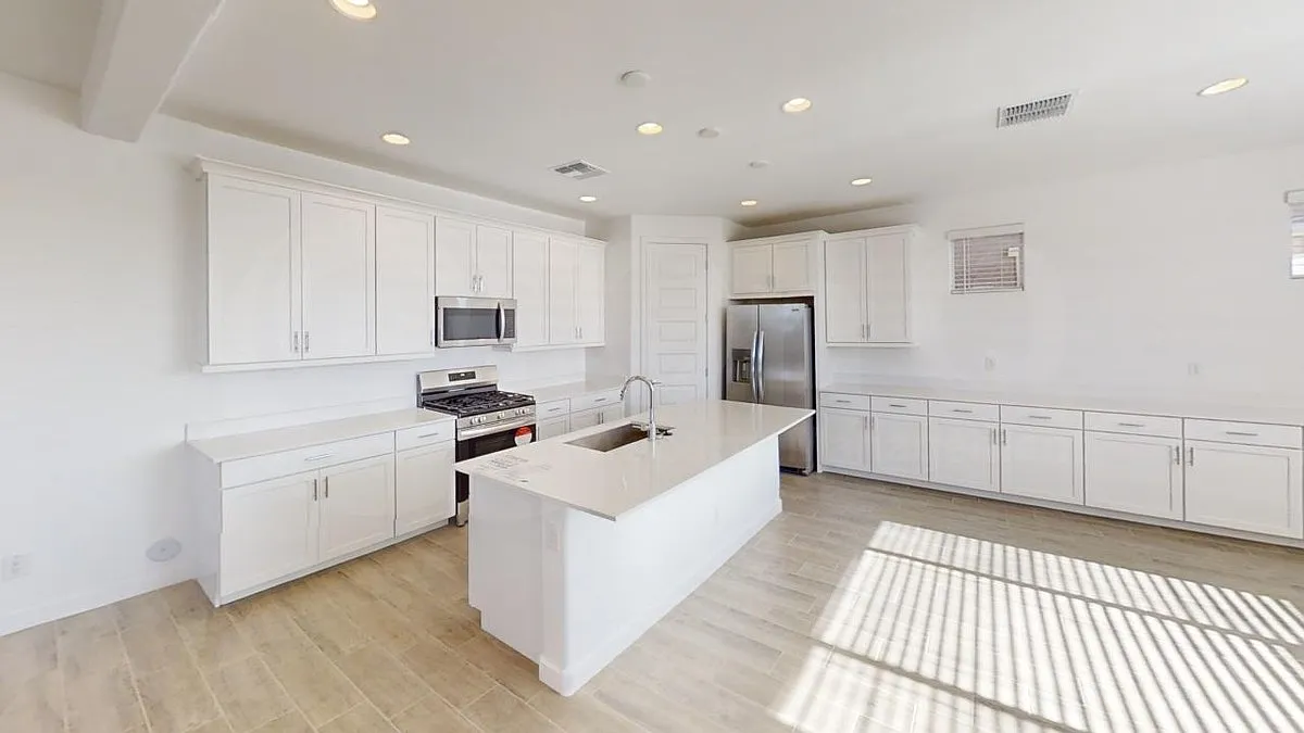 4 bed, 3.0 bath, 2550 sqft, $2,395 — Photo 3