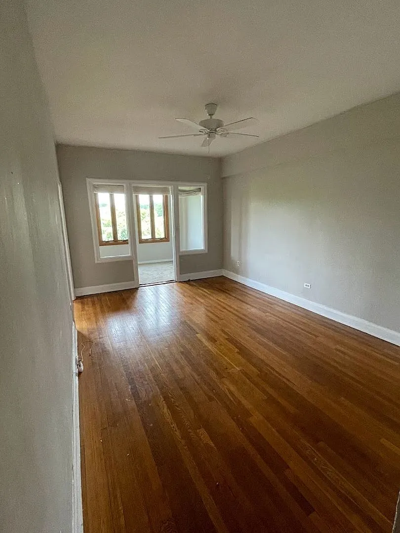 Spacious 1 BR + Den apartment in the highly desired Kalorama Neighborhood — Photo 2