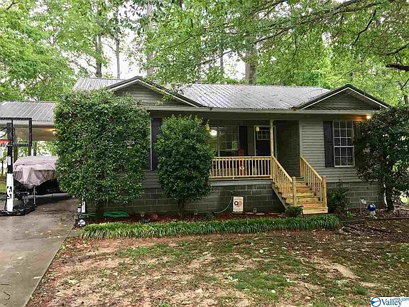 2nd image of 300 Cottonwood Cir