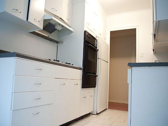 5th image of 69-21 186th Ln APT F