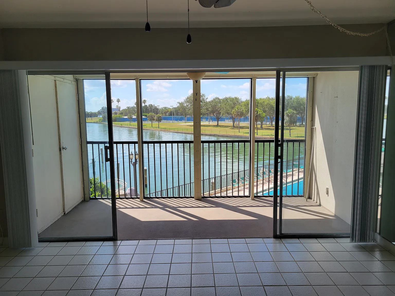 2 bed, 1100 sqft, $2,300 — Photo 4