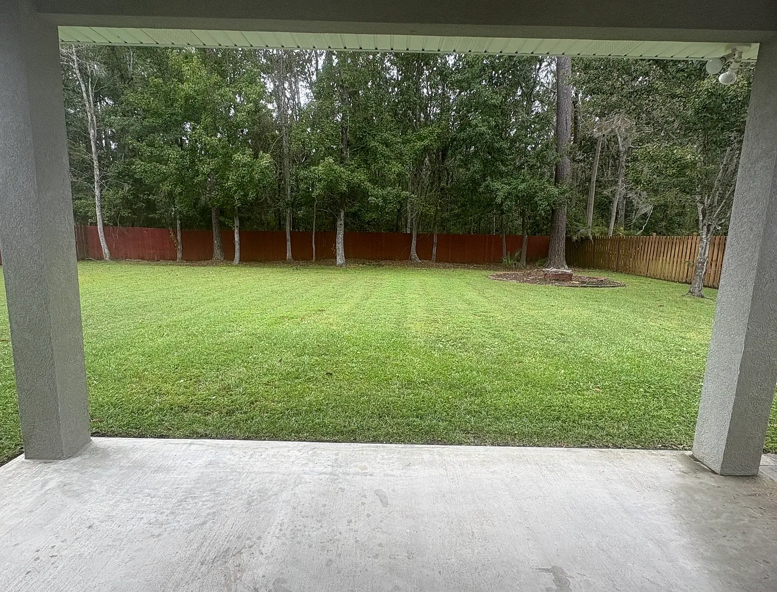 Beautiful 4 bedroom with large backyard - dog friendly! — Photo 4