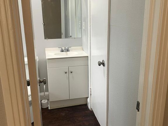 2nd image of 3004 Mount Vernon Ave #11
