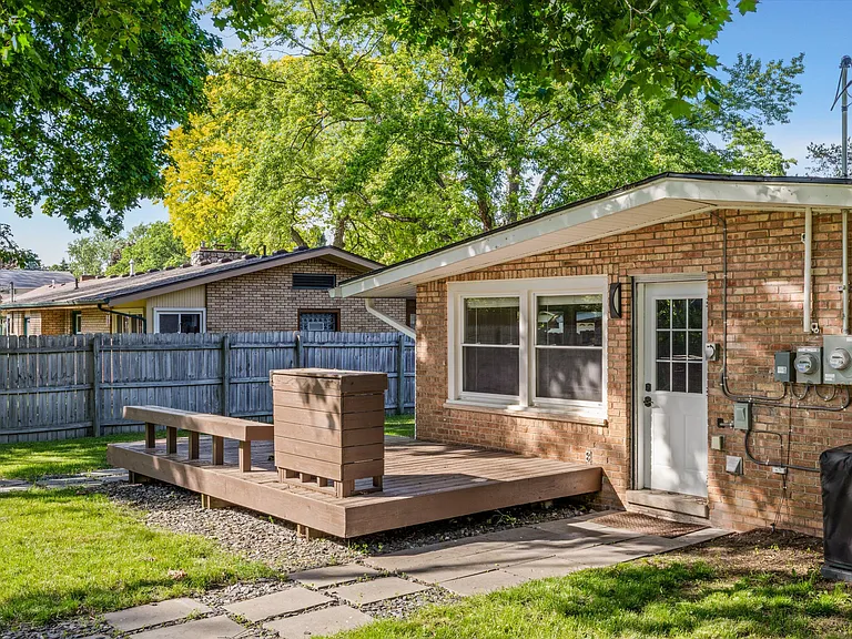 4047 Ledgestone Dr — Photo 23