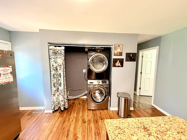 419 Singapore Ln — Photo 10
