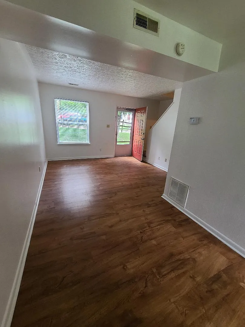 101 Miracle Dr — Photo 3