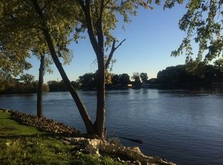 11 Marquette Ln, Kankakee, IL 60901