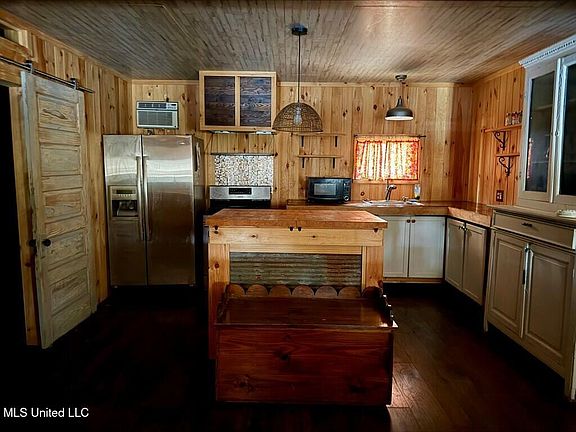 3rd image of 178 Wadsworth Rd