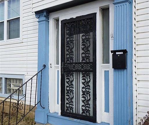 2nd image of 912 Kensington Ave