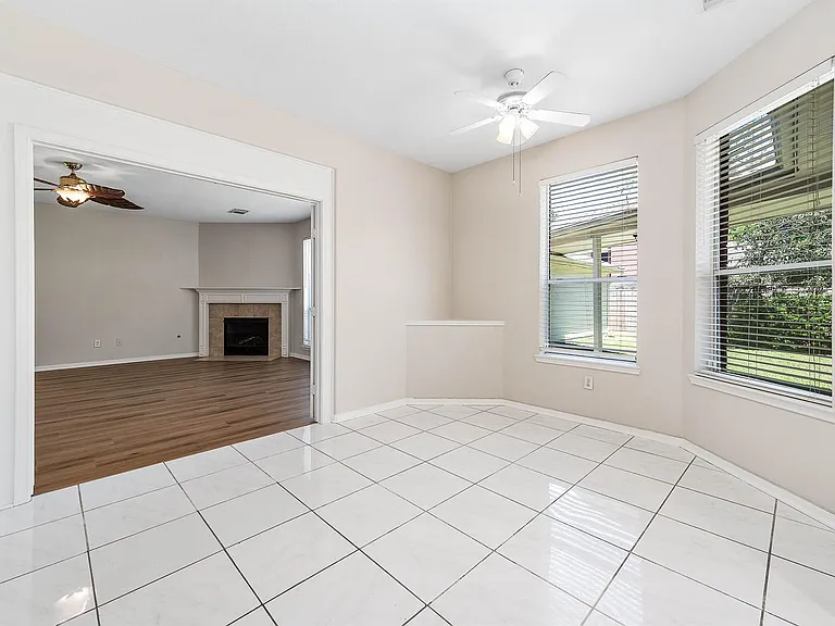 7902 Feather Springs Dr — Photo 16