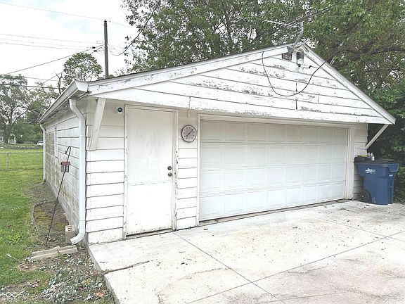 3rd image of 2731 Denison St