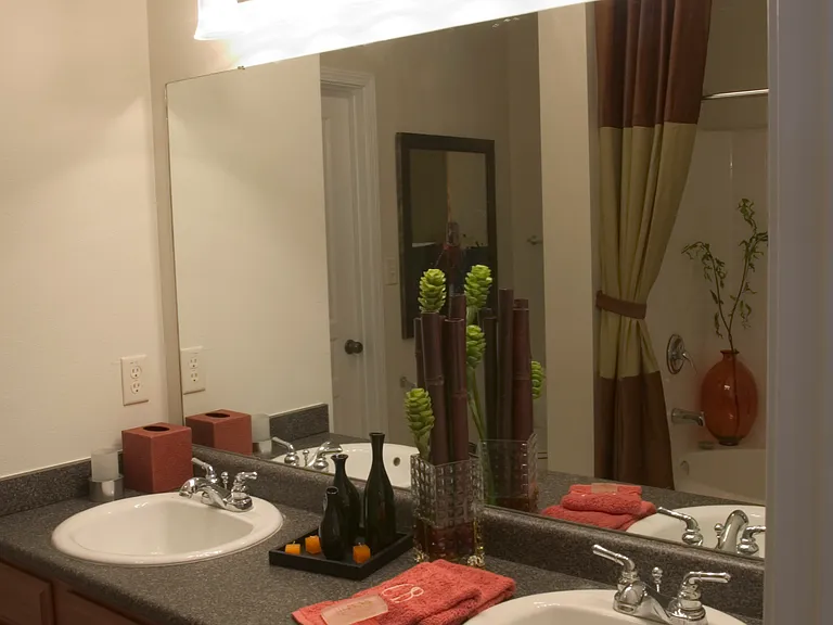 Calypso Bay Apartments — Photo 17