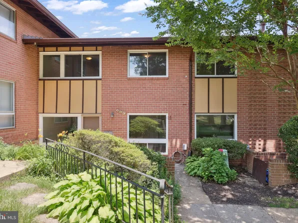 10131 Fair Woods Dr, Fairfax, VA 22030