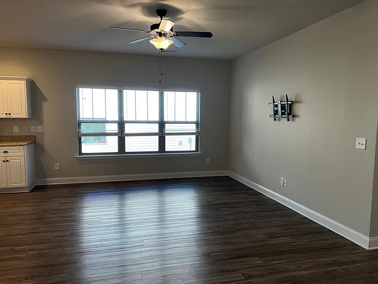 187 Bay Meadows Dr SW — Photo 4