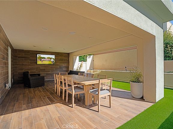 3rd image of 2765 Doheny Way