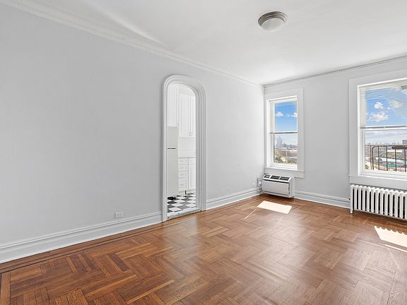 2nd image of 939 Woodycrest Ave APT 605