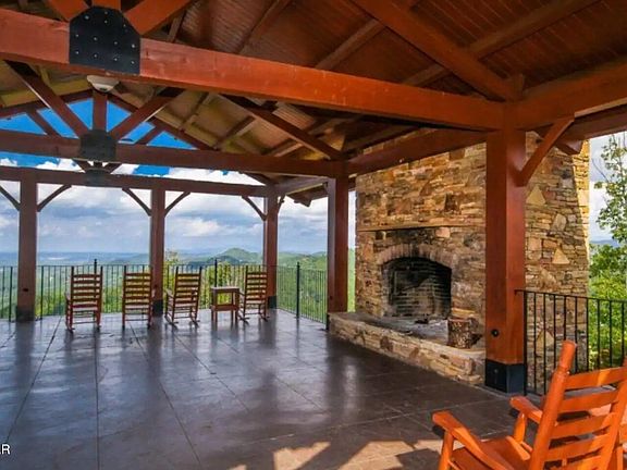 4th image of 2815 White Oak Ridge Ln