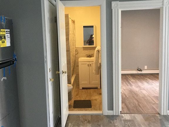 4th image of 164 Grove St #3N