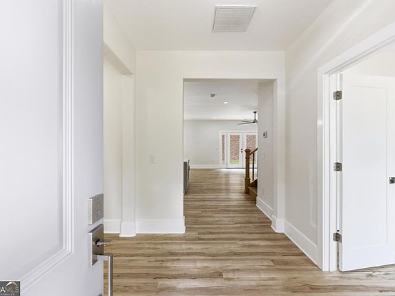 4th image of 5851 Canterbury Way