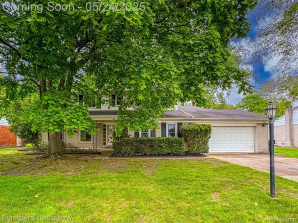 28988 Ramblewood Dr, Farmington Hills, MI 48334