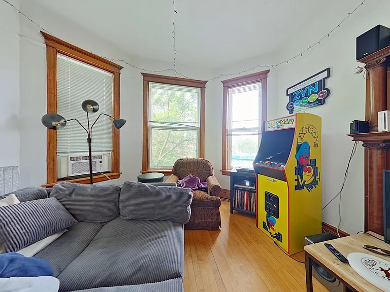 1015 W School St #3 — Photo 2