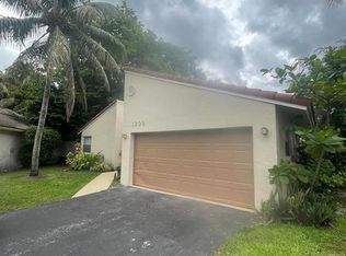 1209 Spring Circle Dr, Pompano Beach, FL 33071