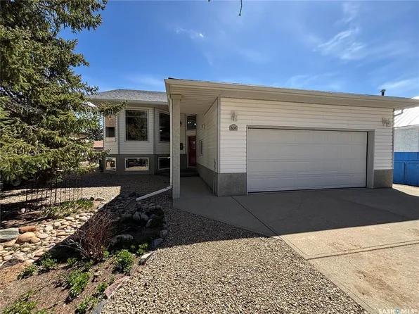 404 Herbert STREET, Maple Creek, SK S0N 1N0