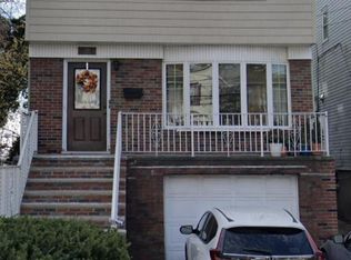 576 Avenue E, Bayonne, NJ 07002