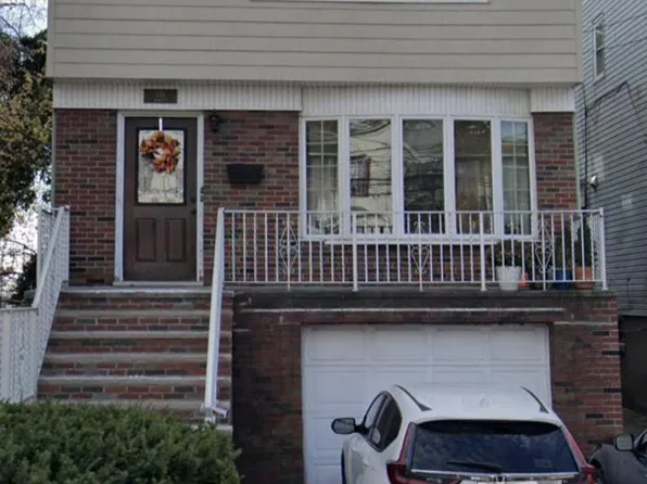 576 Avenue East image 1 of 14